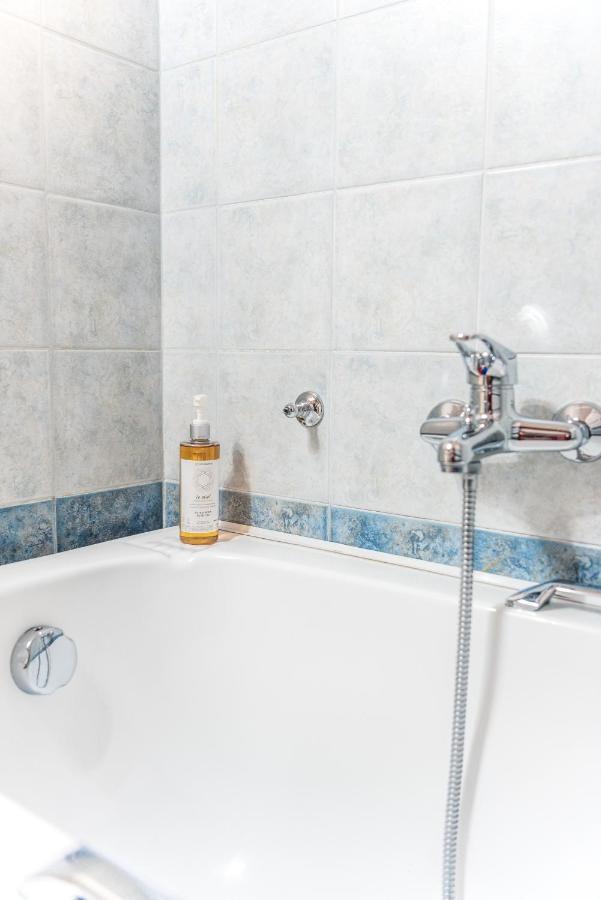 אגריה Athena'S Luxury Place מראה חיצוני תמונה